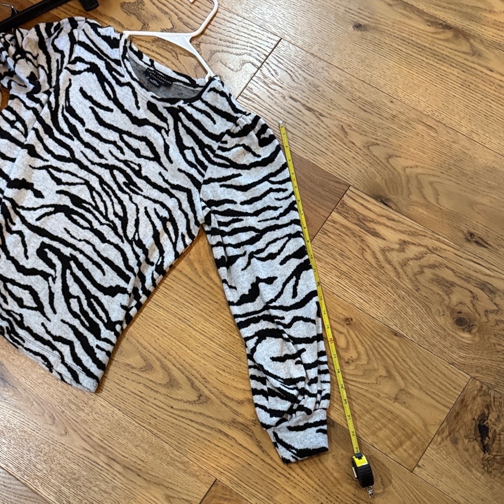 Zebra Print Sweatshirt in Black and Gray Social Standard Sanctuary Medium. A35 - Picture 9 of 9